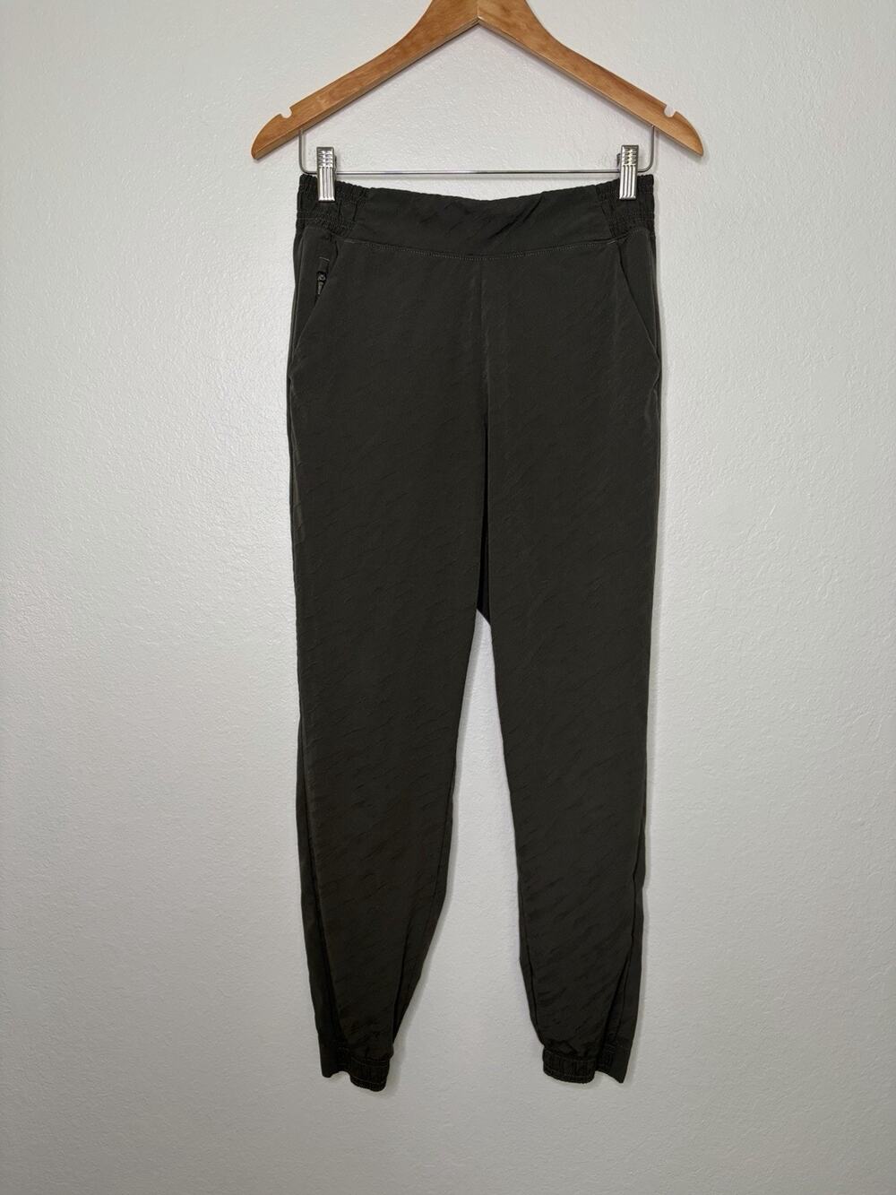 Athleta Textured Brooklyn Jogger in Olive Green Size 6 Athleisure